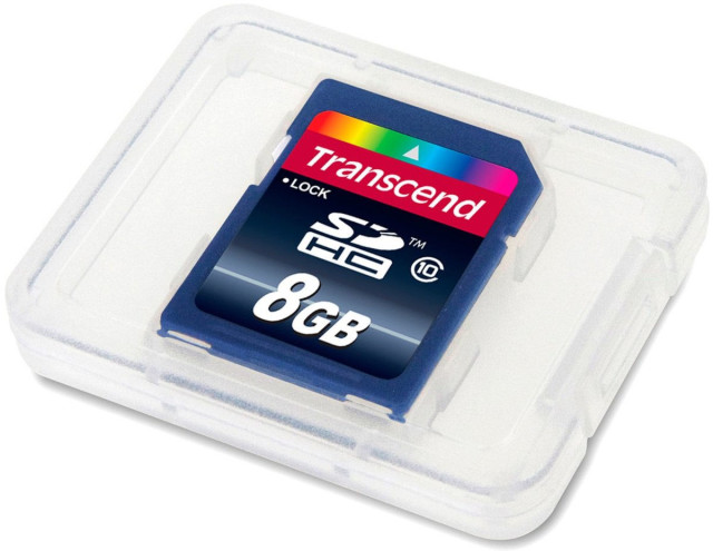Speicherkarte: Die 8-GByte-Karte Class 10 von Transcend kostet nur rund 10 Euro und reicht für den Raspberry Pi vollkommen.