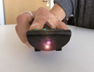 Fernbedienung prüfen: Das Infrarot-Signal von Fernbedienungen lässt sich mit einem Kamera-Display sichtbar machen und überprüfen
