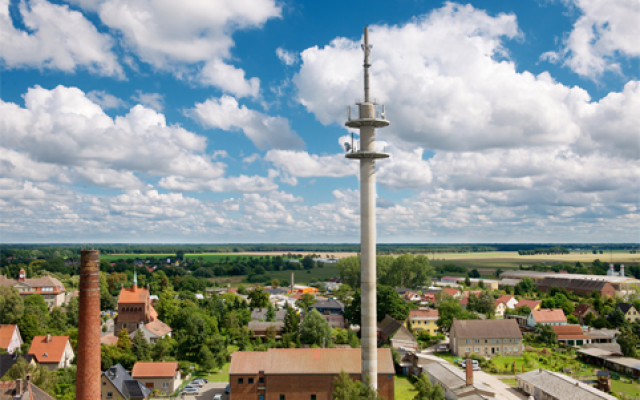 Die verbraucherzentrale Sachsen mahnt ab — die Telekom gibt nach: Bestandskunden eines stationären LTE-Vertrags bekommen nun mehr flottes Datenvolumen. Die Drosselung aif 284 KBit/s aber bleibt.