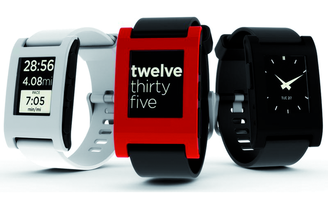Das Kickstarter-Projekt Pebble hingegen setzt mit seiner Smartwatch mehr auf den Fun-Faktor, für die Uhr sind bereits eine Vielzahl an Fitness-Apps verfügbar, die zum Teil auch direkt mit dem Smartphone interagieren.