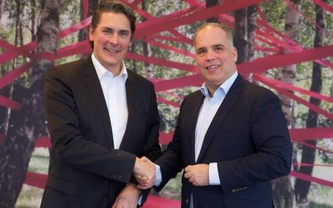 Uwe Nickl, CEO von Deutsche Glasfaser (links) und Dirk Wössner, Vorstand Telekom Deutschland
