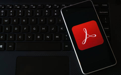 Adobe-Logo auf Smartphone-Bildschirm