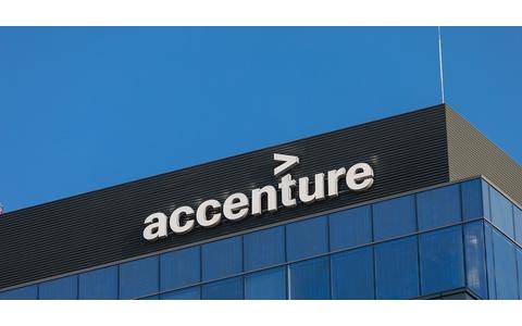 Accenture Logo auf Gebäude