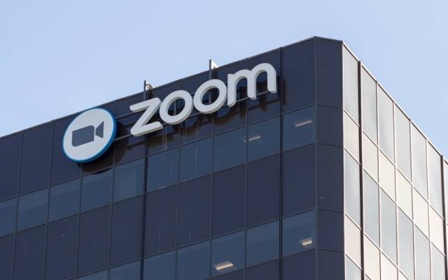 Zoom-Logo an Gebäude