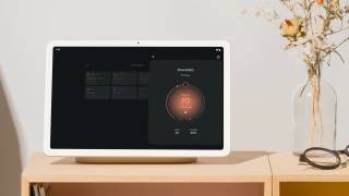 Das Google-Tablet, offenbar an einem Smart-Home-Speaker befestigt