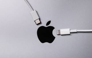 Apple-Logo mit Lightning- und USB-C-Kabel