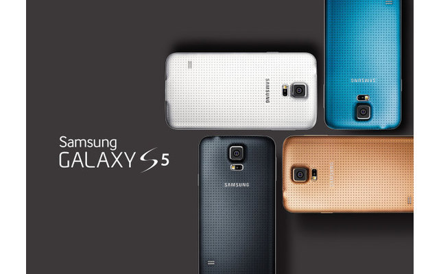 Das Samsung Galaxy S5 ist auf den ersten Blick ein konservativ gestyltes Gerät mit einer Rückseite aus Kunststoff, der leicht perforiert ist. Die Hülle kommt in Schwarz, Weiß, Gold und Hellblau.