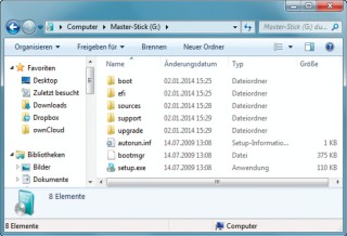 Master-Stick erstellen: Kopieren Sie alle Dateien einer Original-Setup-DVD mit Windows 7 auf Ihren Stick – ebenso die beiden bearbeiteten WIM-Dateien.