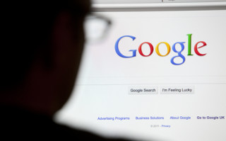Google führt in den nächsten Monaten für sämtliche Suchanfragen eine Verschlüsselung ein. Damit will man Geheimdienste und Regierungen am Bespitzeln und Zensieren hindern.