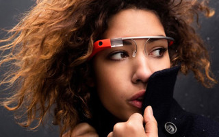 Es soll ja Leute geben, die gerne dafür bezahlen, ein neues Tech-Gadget zu testen. Genau darauf baut Google und kündigt einen Verkaufstag für Google Glass an. Allerdings nur für US-Nutzer.