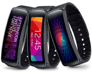 Klassen-Novum - Samsung verbaut beim Gear Fit das erste gebogene AMOLED-Display im Bereich der Smart Wearables.