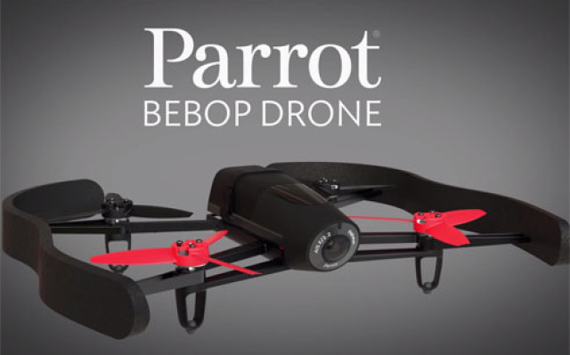 Der Drohen-Spezialist Parrot stellt mit dem neuen Modell Bebop eine kompakte Kameradrohne mit Full-HD-Unterstützung vor. Die Bebop wird wahlweise via Smartphone, Tablet oder der Oculus Rift gesteuert.