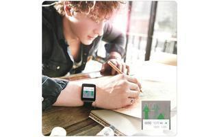 Der IPS-Touchscreen der G Watch hat eine Diagonale von 4 Zoll, separate Tasten gibt es bei der Uhr nicht.