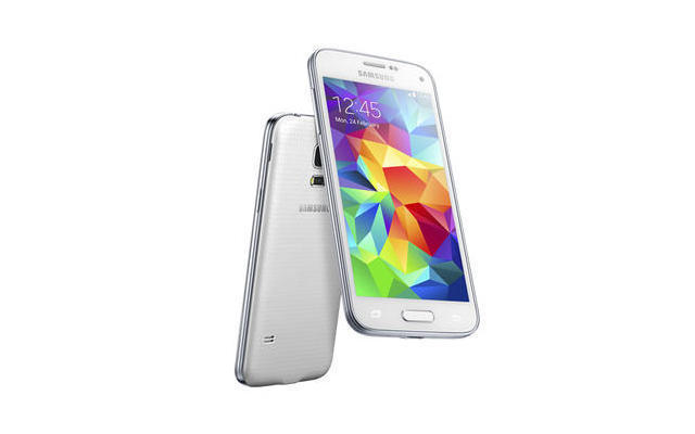 Das Samsung Galaxy S5 mini, der kleine Ableger des Samsung Flaggschiffs S5, kommt mit einem 4,5-Zoll-Display, Quadcore-CPU, 1,5 GByte Arbeitsspeicher und Android 4.4 Kitkat.
