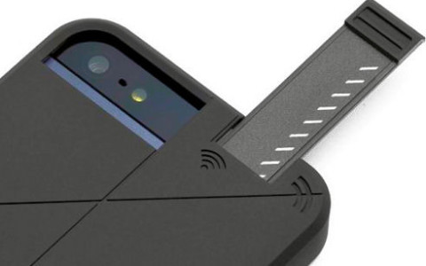 Von Technaxx kommt ein iPhone-Cover, das das Smartphone nicht nur schützen, sondern ihm auch zu einem besseren Empfang verhelfen soll. Das Linkase Pro TX-27 hat dazu zwei ausziehbare Antennen.