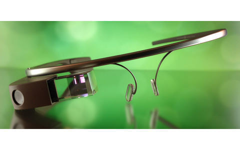 2012 präsentierte Google erstmals seine Datenbrille Google Glass, mit der man im Internet surfen, telefonieren und selbstverständlich auch fotografieren kann.