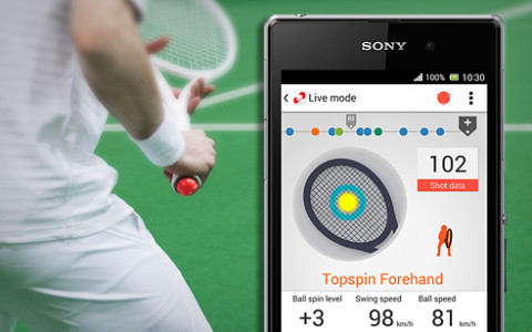 Smart Wearables finden jetzt auch im Sport Einsatz. Sonys Smart Tennis Sensor analysiert Spiel und Techniken von Tennis-Spielern und zeigt die Ergebnisse auf dem Smartphone an.