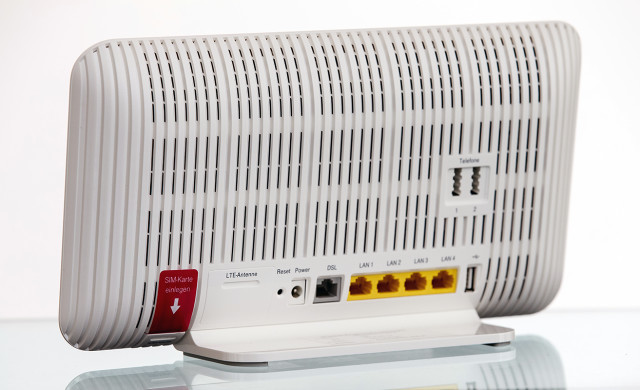 Hybrid-Router: Der Speedport Hybrid nutzt bei Bedarf DSL- und LTE-Netz gemeinsam. Er hat einen USB-2.0- und vier Gigabit-Anschlüsse.