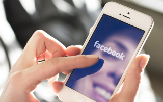 Wer Privates mit nahestehenden Menschen teilen möchte, wählt oft nicht Facebook als Medium. Das möchte das soziale Netzwerk ändern - und entwickelt die App "Moments".