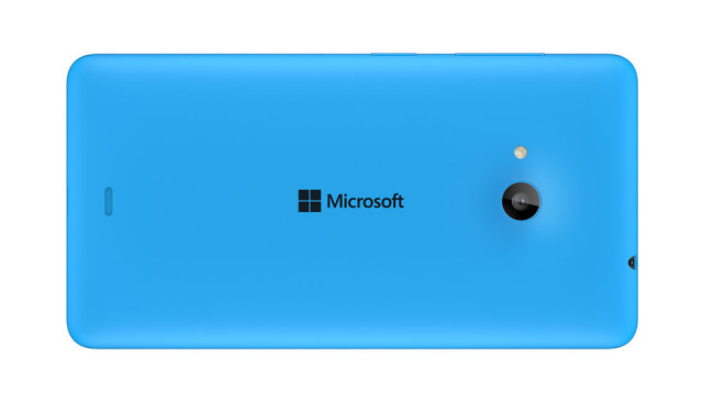 Microsoft Lumia 535: Das Windows Phone kommt als erstes Smartphone mit aufgedrucktem Microsoft-Schriftzug.