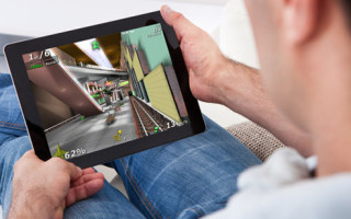 Tablets etablieren sich als Gaming-Plattform: Acht Millionen Deutsche nutzen die Geräte zum Spielen. Der Umsatz mit entsprechenden Apps ist im ersten Halbjahr um mehr als hundert Prozent gestiegen.