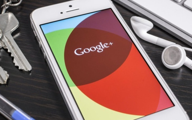 Smartphone mit Google+ Logo