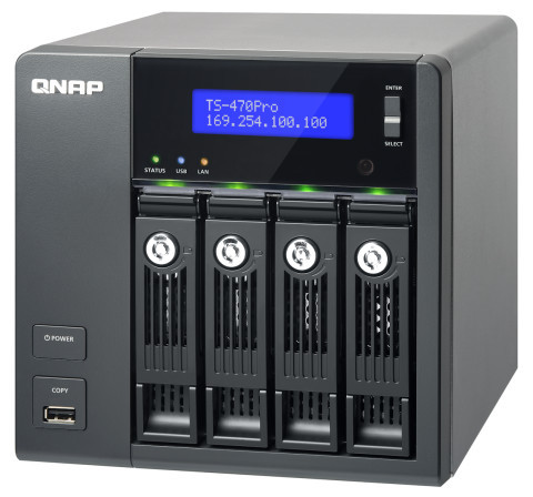TS-470 von Qnap: Das System lässt sich mit einem 10-GBit-Netzwerkadapter so ausbauen, dass es auch den Ansprüchen sehr schneller Netzwerke mit vielen Zugriff en gerecht wird.
