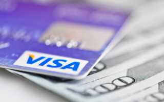 Kreditkarte und Bargeld