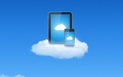 Smartphone und Tablet auf Wolke