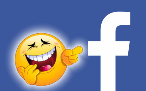 Lachendes Emoji mit Facebook-Logo