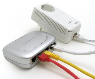 Switch am Adapter: Ein Switch vervielfacht den LAN-Anschluss eines Adapters (Bild 1).