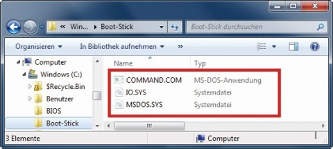 DOS-System auf BIOS-Update-Stick kopieren: Diese drei Dateien kopieren Sie vom Rechner auf den USB-Stick. Die Dateien booten später vom Stick aus ein DOS-System, das das BIOS aktualisiert (Bild 2)