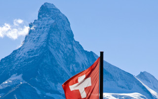 Matterhorn und Schweizer Fahne