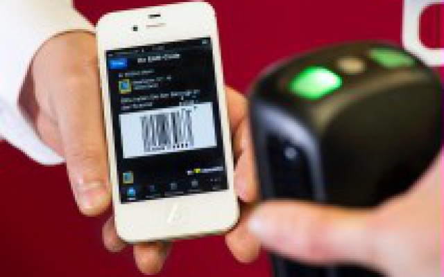 Die Supermarktkette Edeka bietet nun ebenfalls das Bezahlen per Smartphone an: In Berlin und Hamburg bezahlt man seine Einkäufe bequem per App.