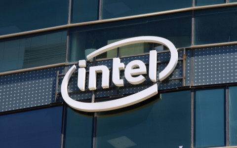 Intel Logo auf Häuserwand