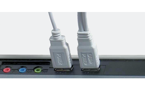 USB 3.0 liefert mit 900 mA fast doppelt so viel Strom wie USB 2.0. 