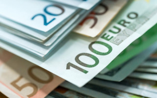 Ein Haufen mit Euro-Scheinen