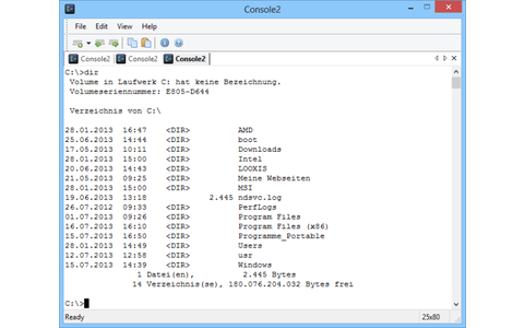 Console2 ersetzt die spartanische Kommandozeilen-Oberfläche von Windows. Das kostenlose Tool bietet erweiterte Gestaltungsmöglichkeiten für Fenster, Hintergrund und Text, öffnet multiple Tabs und erleichtert das Kopieren von Text.