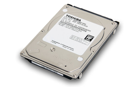 Toshiba MQ01ABD100H: 1000 GByte Speicherkapazität, 8 GByte Flashspeicher, 2,5 Zoll Baugröße, 5400 U/min und 12 ms Zugriffszeit.