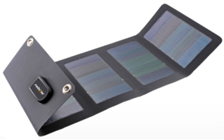 Das Solar-Ladegerät Aurora 4 von me2solar lädt Ihr Mobiltelefon oder Ihren MP3-Player mit natürlicher Sonnenenergie.