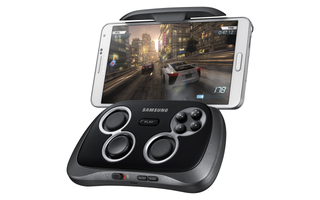 Samsungs Smartphone Gamepad ist ein Highlight für eingefleischte Spieler. Das Gamepad ist zwar speziell für Samsung Smartphones mit Android 4.3 optimiert, lässt sich ab Android Version 4.1 aber auch mit anderen Smartphones nutzen.