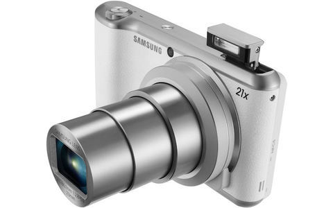 Die Samsung Galaxy Camera 2 (GC200) m edlen Retrodesign soll ab Februar in den Farben Weiß und Schwarz zum Preis von 449 Euro (UVP) im Handel erhältlich sein.
