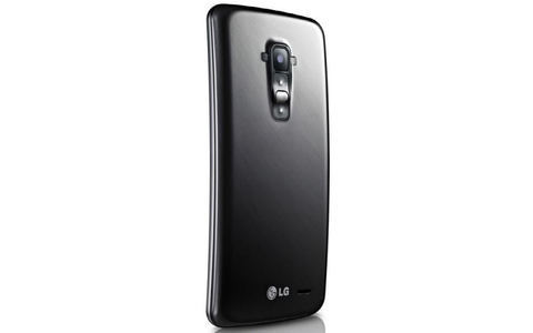 Die 13-Megapixel-Kamera auf der Rückseite des LG G Flex schießt gute Bilder sowie hochauflösende Videos und verfügt über umfangreiche Funktionen wie Panorama-Modi oder einen Sprachauslöser.