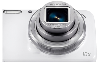 Mit 208 Gramm ist das Samsung Galaxy S4 zoom als Kamera-Smartphone zudem ein echtes Schwergewicht.