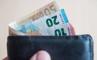 Geldbörse mit Euro-Scheinen
