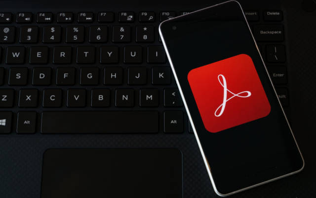 Adobe-Logo auf Smartphone-Bildschirm