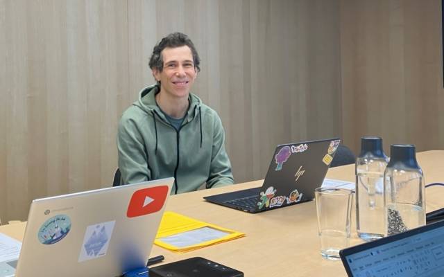 Der Leiter von Googles Red Team, Daniel Fabian, gewährt am Sitz des Unternehmens in Zürich Einblicke in seine Tätigkeit
