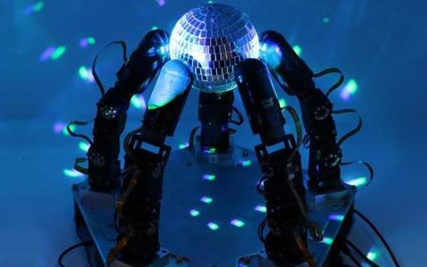 Forscher der Columbia University haben eine Roboterhand entwickelt, die auch im Dunkeln arbeiten kann