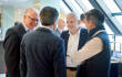 Jochen Cramer, Leiter Einkauf (links), und Vorstand Karl Trautmann (rechts) im Gespräch mit Kongressgästen