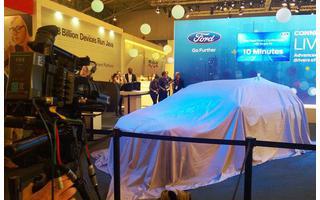 Premiere für den neuen Ford Focus: Der Autohersteller nutzt den Mobile World Congress, um das aktuelle Modell des Kompaktwagens vorzustellen. Die Kamerateams warten gespannt...